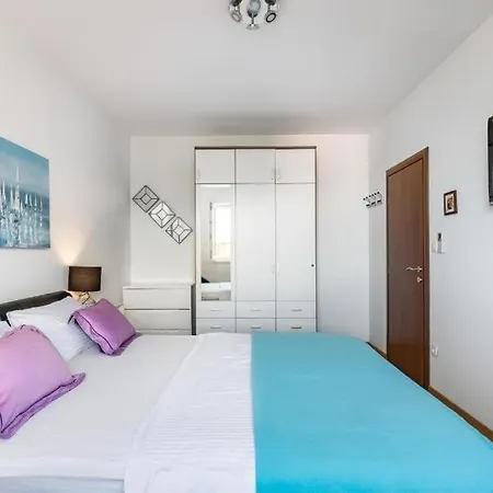 Apartment By The Sea - 25041