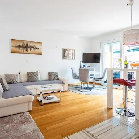 By The Sea - 25041 * Split