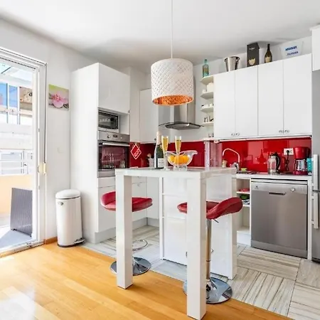 Appartement By The Sea - 25041 *