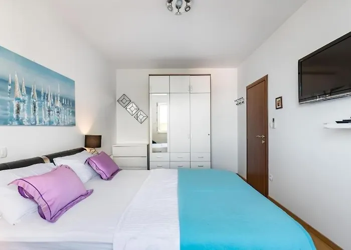 Apartment By The Sea - 25041