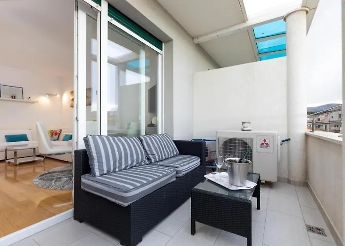 By The Sea - 25041 Apartment Split